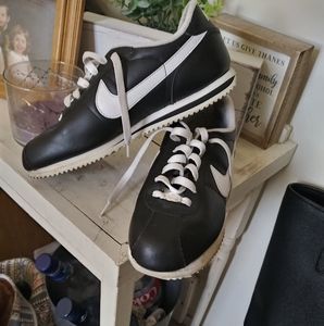 Nike size 8.5 women's Nike's